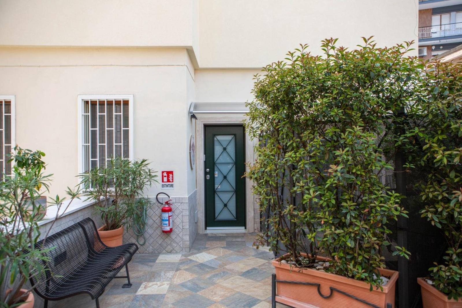 Little Rock Guest House Gaeta Eksteriør bilde